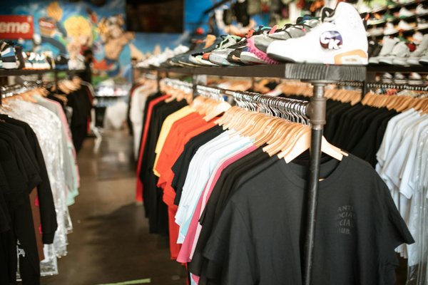 T-shirt pour femme : choisir un modèle confortable et tendance