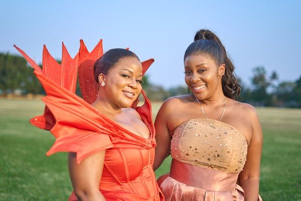 Comment choisir une tenue de soirée pour un mariage ?